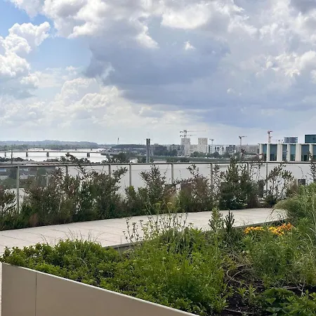 Duplex Avec Terrasse Dans Le Ciel Bordelais